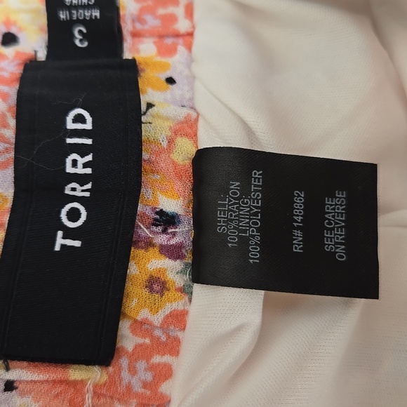 NWT Torrid Flowy Floral Lightweight Ruffled Shorts - Picture 6 of 11